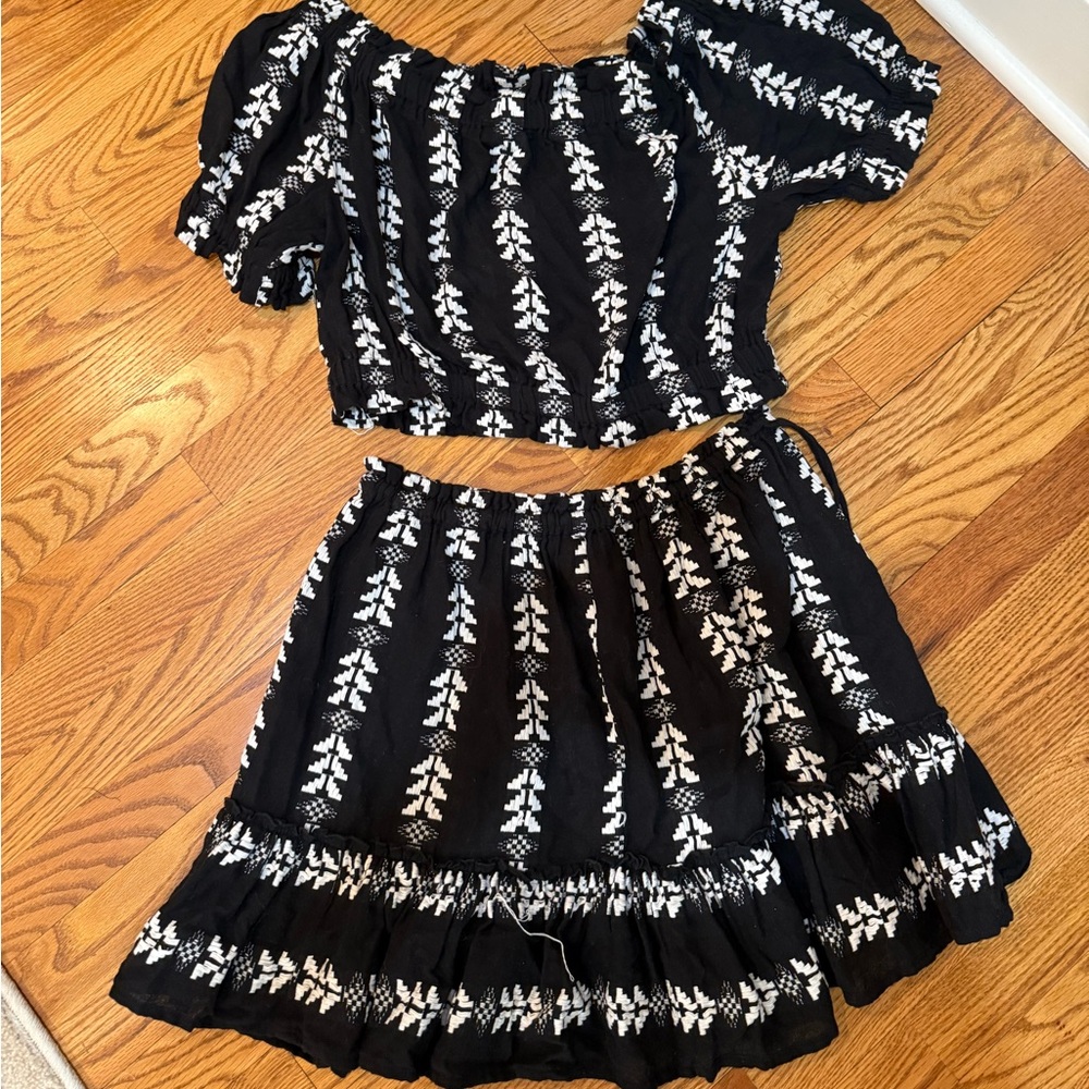 ELAN***Off-Shoulder Top w/ Matching Skirt SET**medium  $138